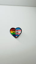 Free Mom Hugs Rainbow Heart Enamel Pin Pride LGBTQ Badge Gay Bisexual Brooch Love Support Lapel Pin Backpack Jewelry Gift