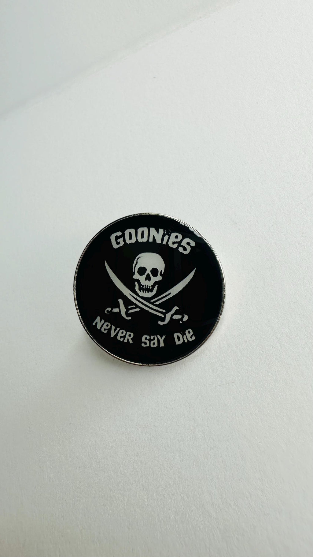 Goonies Never Say Die Enamel Pin Movie Quote Brooch Retro Film Cartoon Lapel Badge Hat Collar Jewelry Gift