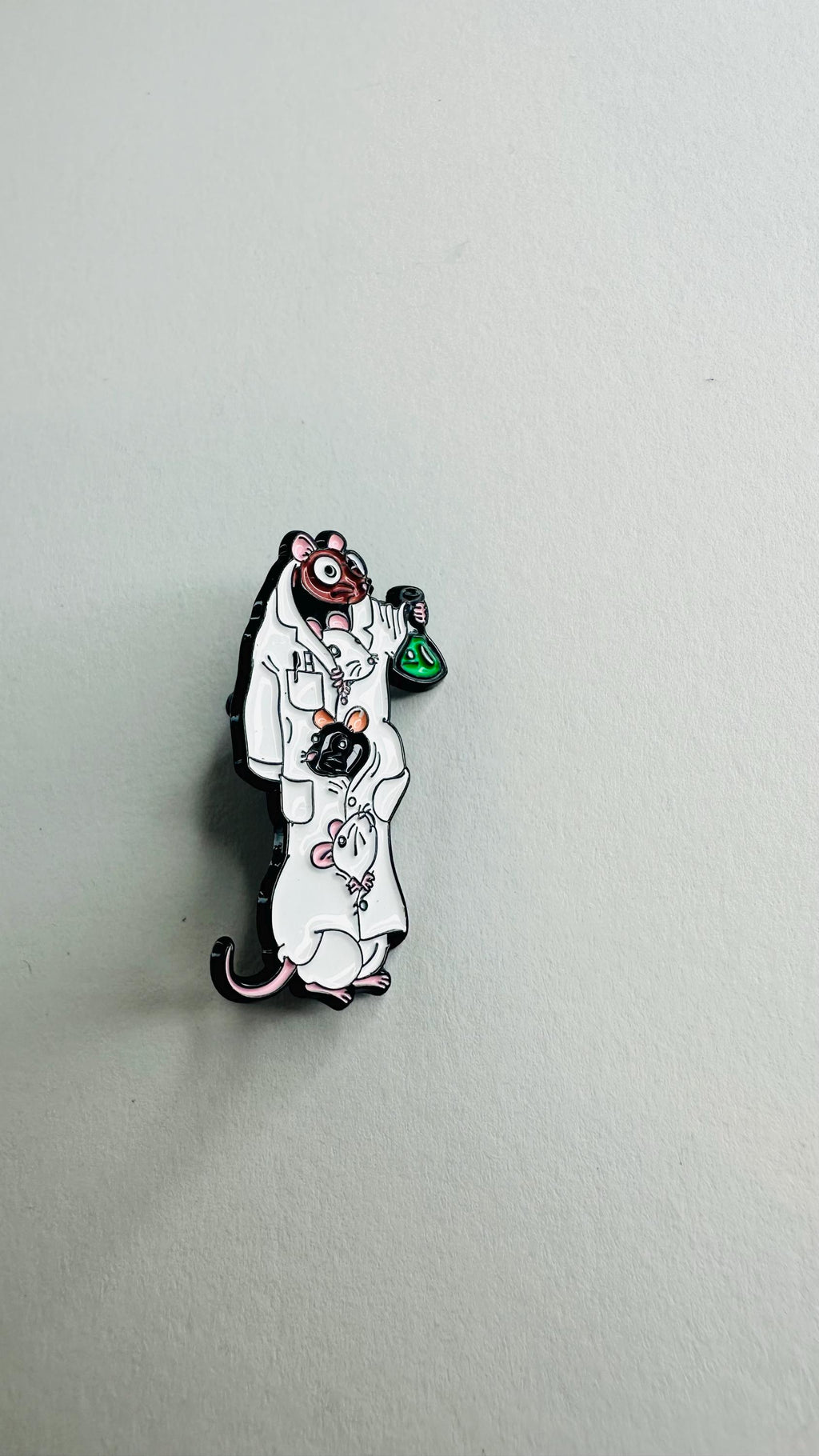 Chemistry Mouse Enamel Pin – Pharmacist Laboratory Theme Brooch – Student Science Badge Jewelry Backpack Gift